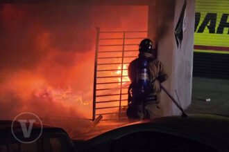 Incendio devora bodega en colonia Las Fuentes, Zamora