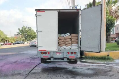 Incendio en carretera Celaya-SMA deja al chofer en crisis nerviosa
