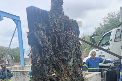 Inundaciones afectan bulevar a Villas y Cuarto Cinturón en Irapuato.
