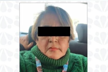 Investigación federal a mujer que falsificó credenciales como química farmacobióloga.