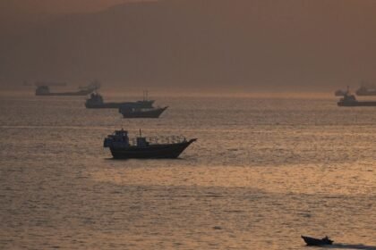 Irán amenaza con respuesta ante interferencias militares en el estrecho de Ormuz
