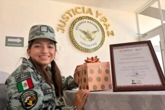Ivanna Sophia, joven de 13 años, designada Soldado Honorario en la Guardia Nacional