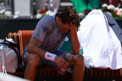 Jannik Sinner eliminado en Roland Garros tras sufrir por el calor