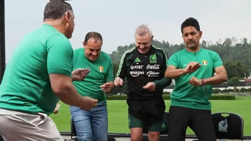 javier aguirre enfrenta criticas por bailar en el podcast de Javier Aguirre enfrenta críticas por bailar en el podcast de Cuauhtémoc Blanco