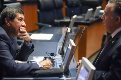 Javier Corral confirma reunión con Enrique Inzunza en Culiacán, sin vergüenza.