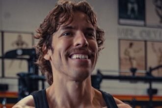 Joe Baena deslumhra con su físico y el notable parecido a Schwarzenegger
