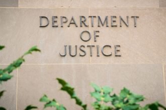 Justicia de Estados Unidos procesa a iraquí por coordinación de ataques terroristas globales