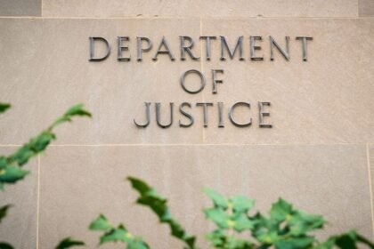 Justicia de Estados Unidos procesa a iraquí por coordinación de ataques terroristas globales