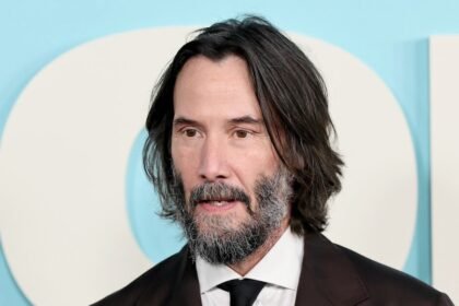 Keanu Reeves apoya al director en polémica con Netflix y 11 millones