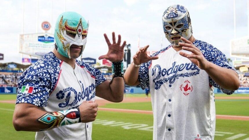 luchadores del cmll destacan en la noche de la herencia Luchadores del CMLL destacan en la Noche de la Herencia Mexicana