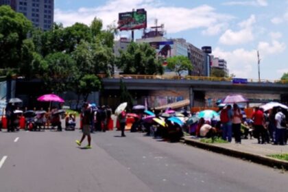 maestros de la cnte paralizan circuito interior en la ciudad Maestros de la CNTE paralizan Circuito Interior en la Ciudad de México