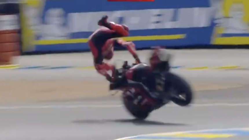 Marc Márquez sufre fractura en un dedo tras caída impactante