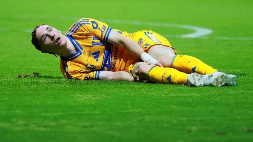 Marcelo Flores sufre grave lesión de rodilla en la Final de Concachampions
