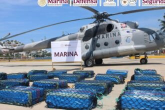 Marina mexicana detiene a dos extranjeros y asegura 26 bultos de cocaína