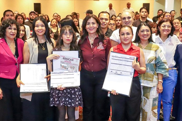 Más de 30 mil beneficios laborales para docentes en Michoacán