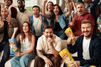 Messi brilla en un comercial de papas fritas con figuras icónicas