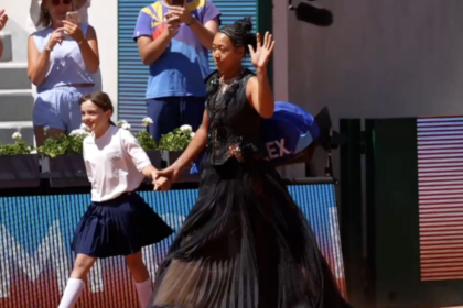 Naomi Osaka impresiona con vestido único en Roland Garros
