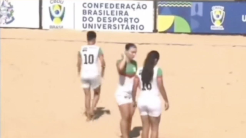 Narradores en vivo critican a futbolista por su cabello corto