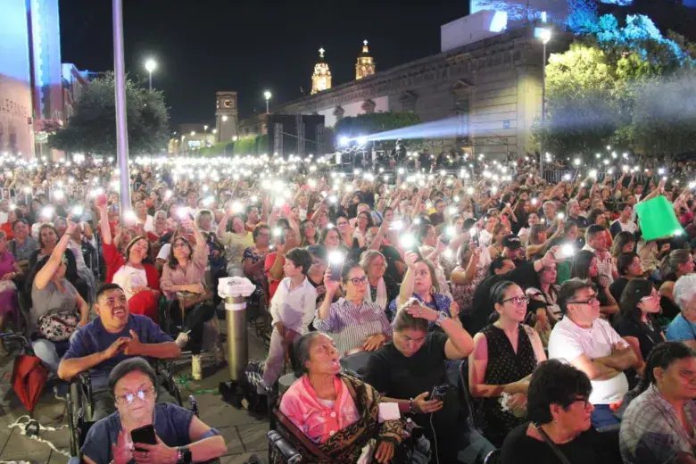 Natalia Jiménez cautiva a Irapuato en homenaje a las madres