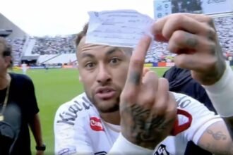 Neymar se enfurece tras error del cuarto árbitro en su salida del Santos