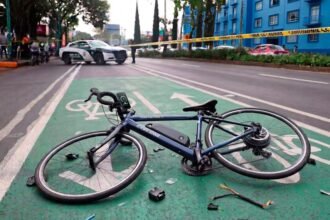 Normativas para usuarios de bicis eléctricas y scooters en ciclovías de CDMX.