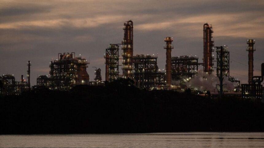 Nuevo incendio en la refinería Dos Bocas tras llegada del director de Pemex
