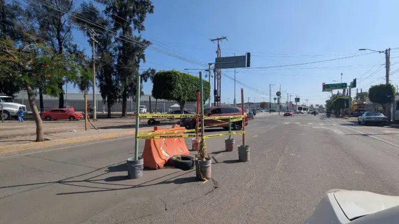 Nuevo socavón en avenida Abasolo de Irapuato tras reparación insuficiente