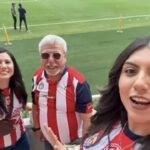 Padre sorprendido por sus hijas en viaje a Guadalajara para el partido