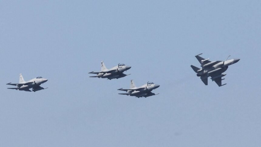 Pakistán despliega 8,000 soldados en Arabia Saudita por acuerdo de defensa.