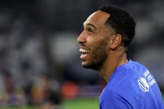 Pierre Aubameyang es suspendido por usar un extintor en el club
