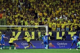 Portero del Al Nassr bajo la lupa tras polémico autogol y charla sospechosa