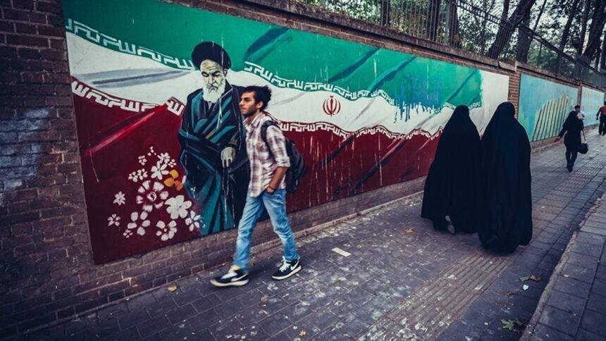 Presidente de Irán ordena restablecimiento del acceso a internet tras 90 días.