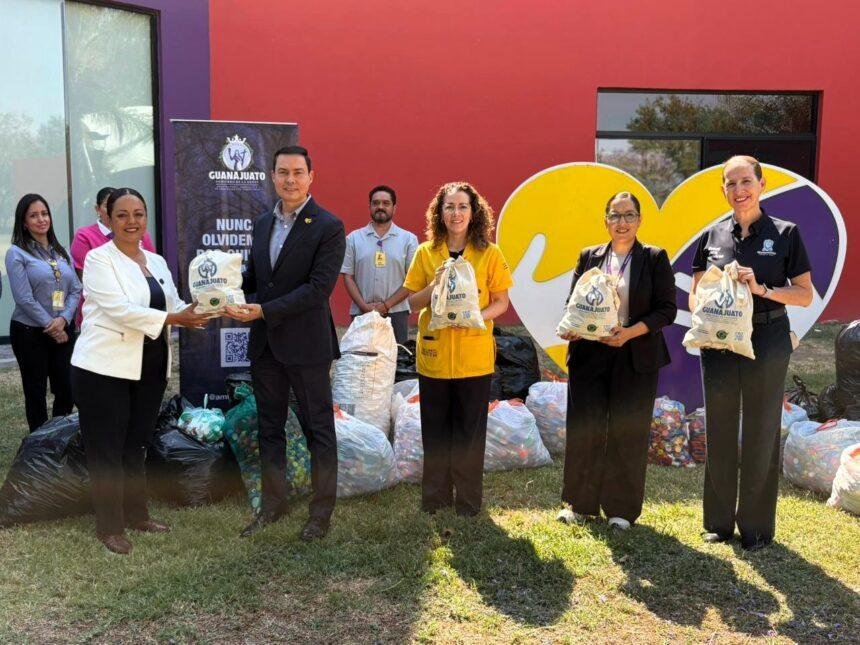 Procuraduría Ambiental entrega tapones de plástico al CRIT en apoyo social.