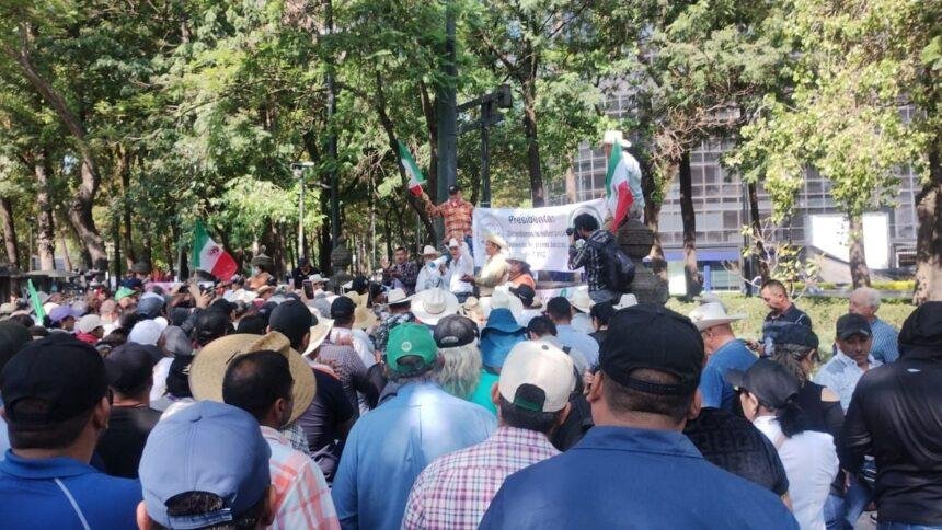 Productores y transportistas alteran rutas por marchas y bloqueos en CDMX.