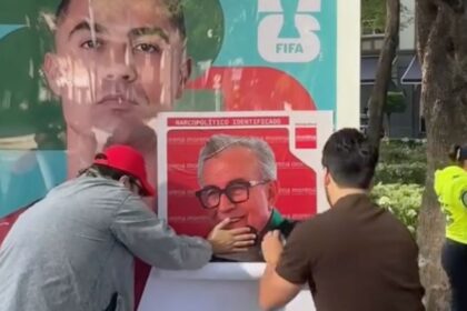 protestas en reforma contra rocha moya e inzunza durante la Protestas en Reforma contra Rocha Moya e Inzunza durante la fiebre mundialista