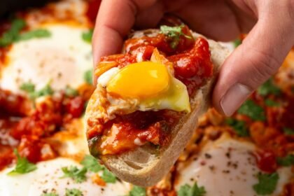 Shakshuka: El Sabor del Medio Oriente que Puedes Cocinar en Casa