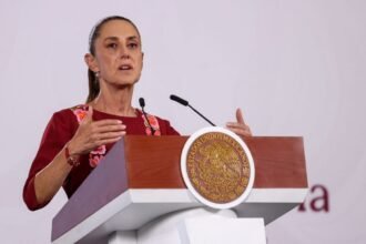 Sheinbaum advierte a embajadores sobre la injerencia en política extranjera.
