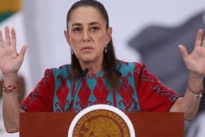 Sheinbaum critica a Díaz Ayuso y a sus aliados en el país.