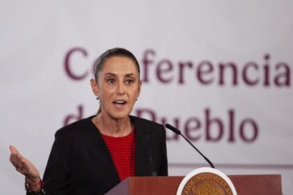 Sheinbaum reafirma que Rocha Moya permanece en Sinaloa sin contacto.
