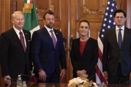 Sheinbaum se reúne con secretario de Seguridad Nacional de Estados Unidos.