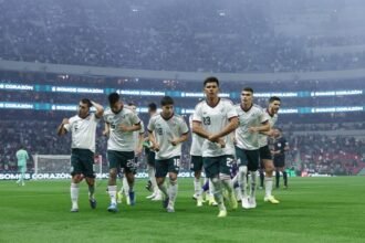 Siete jugadores olvidados por Javier Aguirre en el álbum Panini