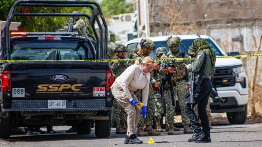 Sinaloa enfrenta ola de violencia con al menos ocho muertos reportados.