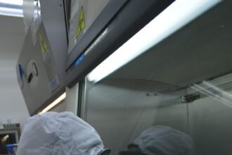 SSG implementa vigilancia epidemiológica ante brote internacional de Ébola.
