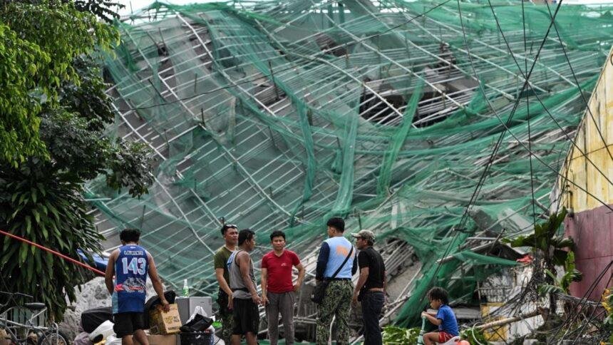 Tres muertos y 17 desaparecidos por derrumbe de edificio en Filipinas