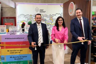 Tribunal Electoral de Guanajuato presenta actividades en la Feria del Libro de León.