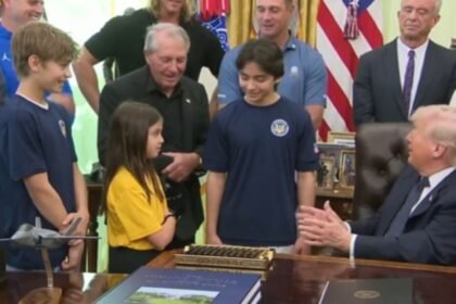 Trump cuestiona la estatura de una niña para jugar voleibol