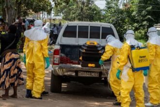 Uganda cierra temporalmente frontera con Congo ante brote de ébola