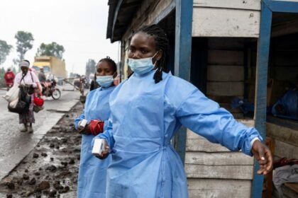 Uganda interrumpe transporte con Congo ante brote de ébola