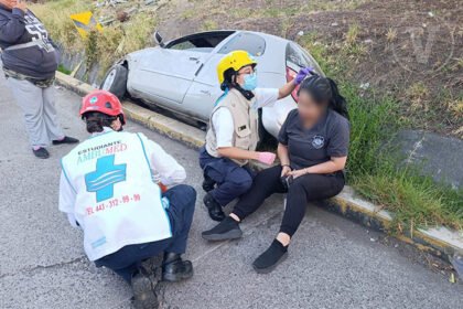 volcadura en morelia deja a una mujer lesionada cerca del Volcadura en Morelia deja a una mujer lesionada cerca del Tec
