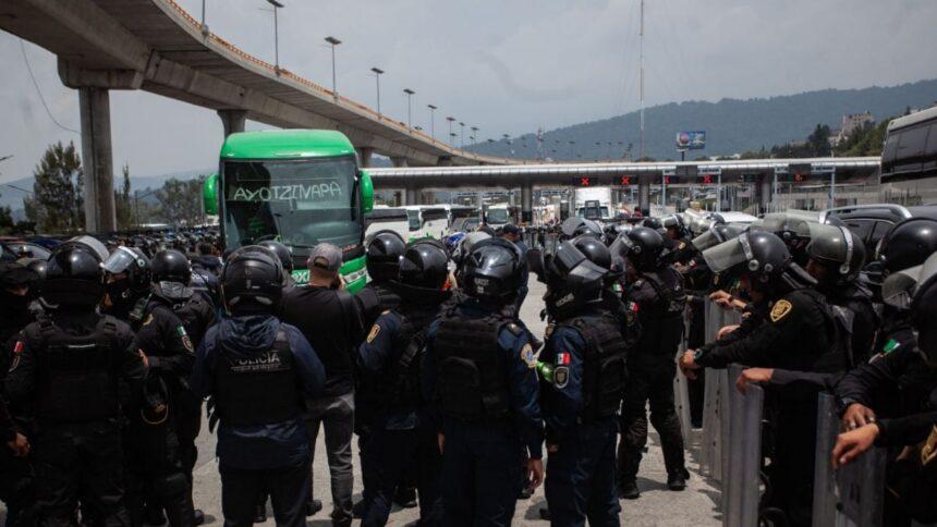 Abogado de normalistas de Ayotzinapa denuncia decomiso de explosivos como represión